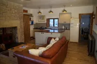 Unique 19th century historic, 2 bedroom apartment. - Hot Tub