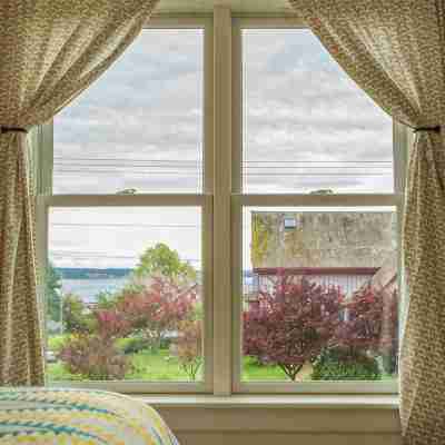In the Heart of Port Townsend! Just Blocks to Downtown & Uptown Districts Rooms