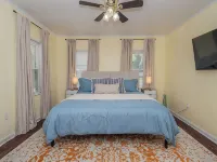Bartow Oaks Oasis - Close to Downtown - Sleeps 7! Hotels in Bartow