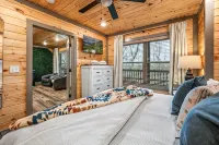 New - Dollywood - Fire Pit - Arcade - Family Getaway - 4 ดาว