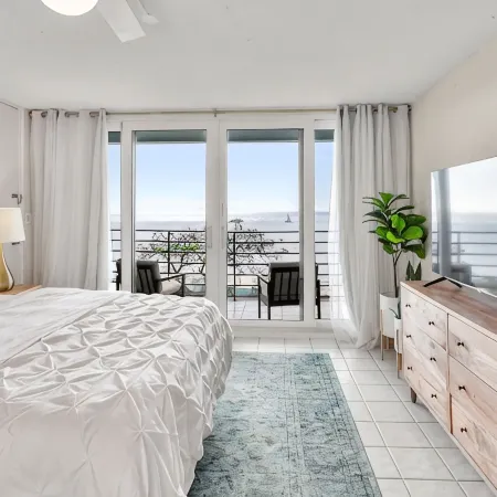Ocean View, Spacious Condo next to Pool