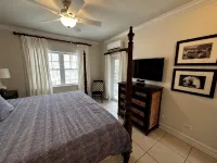 Beautiful, centrally located, short drive to beaches and stores. - Homestays