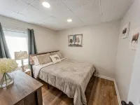 Game room, W/D, Full kitchen, Fire pit, Dog friendly, BBQ, steps to Deep Creek