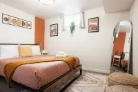 Cozy 4-Bedroom National Park Themed House with Gym + Hot Tub in Arvada