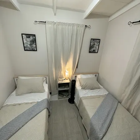 Family-friendly Oistins home in a quiet area! 5 minutes to the sea +nearby shop!