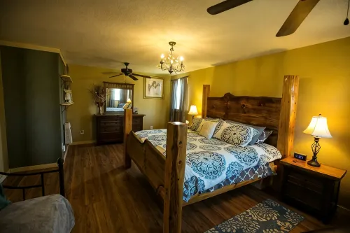 Climb On Inn-RRG- 3BD & 2BA - Outdoor Adventure Paradise- Pet Friendly -Cozy