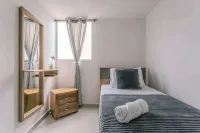 Lux Penthouse: By Medellín, Great Dining, Nightlife, Fast Wifi & Self Check-in - 3-Star