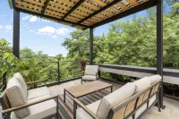 Treehouse Hideaway in Tamarindo Jungle with Pool & Open-Air Living Room - مسبح خاص