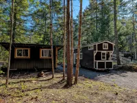 Cozy Tiny Home - Farm Stay - Near Qualicum Beach - บังกะโล