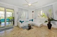 Playa Turquesa K-101- Premier Beachfront Ocean/Garden View 100mbps Wifi - 3 stjerner