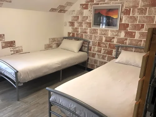 Finn McCools Giants Causeway Hostel - parking