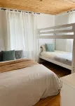 3-bedroom 2 bath cottage-Walk to beach or golfCourse.Hot Tub and outside shower