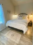 Charming Cabin w/ Hot Tub in the Heart of the TX Hill Country - Alppimaja