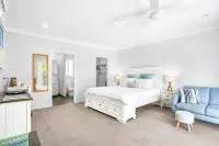 Palm Cove Studio Apartments - parking