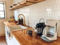Steps to Lane and VT Campus Cozy 2 Bed/2 Bath Blacksburg Apartment - 4성급
