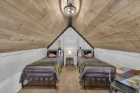 3.5 Miles to Blue Ridge + Hot Tub + Shuffleboard + Fire Pit + Arcade - シャレー