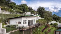 Refugio del Volcan - parking