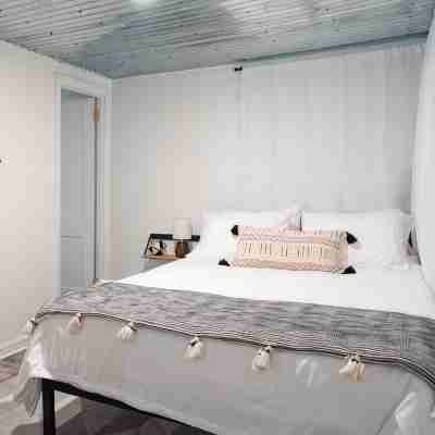 Minimalist Style Home in Downtown JC - TF #12 Rooms