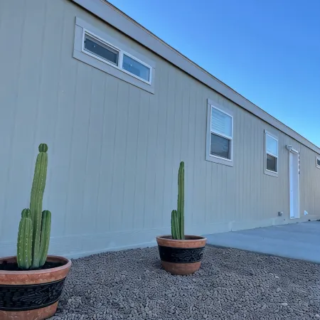 Joshua Tree Retreat Near Grand Canyon West • Sunset Views & Stargazing