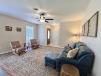 Three Bedroom ~ 8 Mins to A&M ~ Quiet Neighborhood - Holiday bungalows
