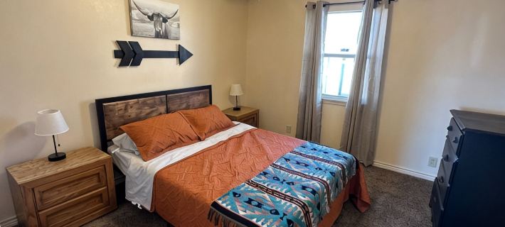 Cozy modern small town apartment pet and child friendly large parking Hotels in Beckham County