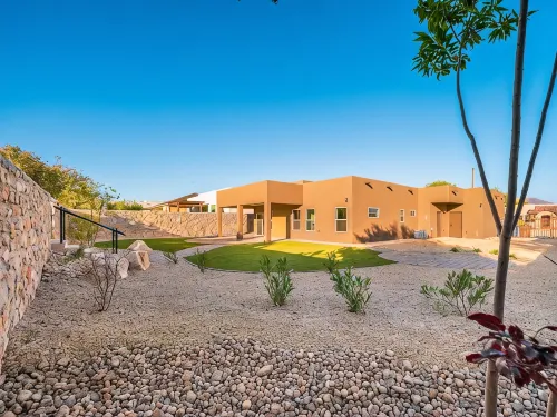 Desert Whisper 3-Bedroom Home with Xfinity Cable and WiFi, AC, EV Charger - 4-Star