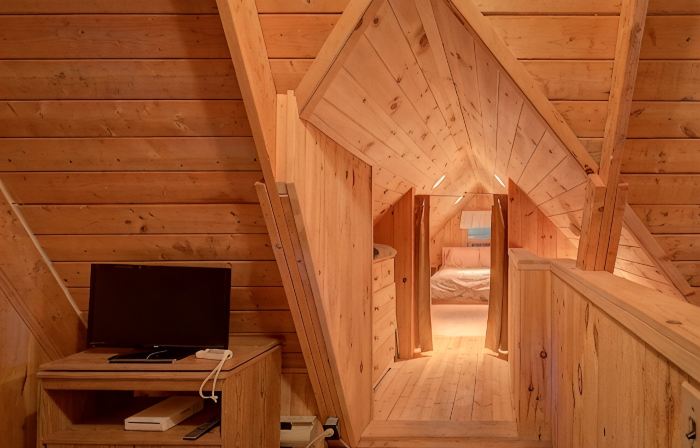 Cozy A-frame Cabin- Walk to Hills pond/Sunset lake- 20 mins to gunstock