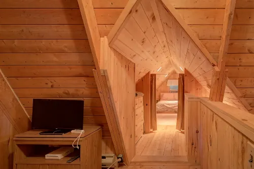 Cozy A-frame Cabin- Walk to Hills pond/Sunset lake- 20 mins to gunstock - Homestays