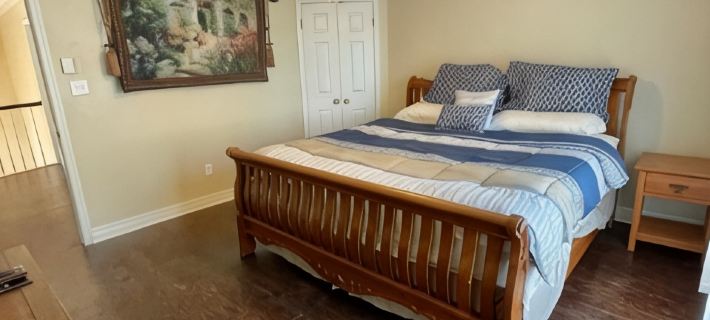 Beautiful fully furnished lakefront house Hoteles en Parroquia de Bossier