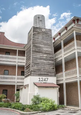 Walk to Gruene Hall!on Guadalupe River! Pets Welcome - 4-Star