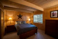 Cedar Retreat with Hot Tub, Sauna & Lake Access - balcony