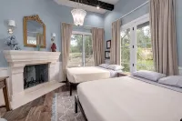 High-end Home on 33 Acres to Roam, Short Drive to Downtown. - 5-Star