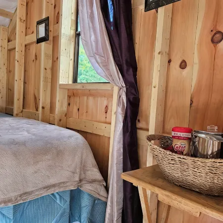 Waterfront Glamping Cabin On Private Blue Water Mountain Top Lake Hotels in Union