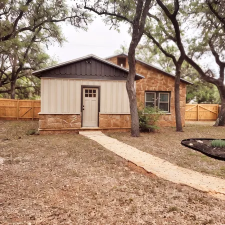 Modern Country Home at the start of the Hill Country Wine Trail