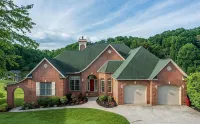 Tranquil Tellico Lakefront Retreat -- Kayaks! Private Dock! - 4-Star