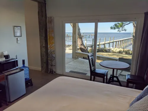 Private Bayfront Apartment with King bed and Awesome View - 3-Star
