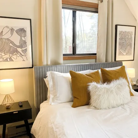 Cozy Modern Chalet, Family Friendly, Fire Pit! 5 minutes from beaches and pools