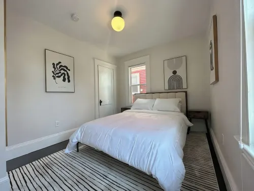 Downtown Salem Chic - 3 Bedroom w/ Parking - 3 ดาว