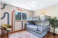 Fun Home! Gameroom, Playground, Near Hospitals, 5mi Downtown 9mi Geg 4mi Gonzaga - WiFi