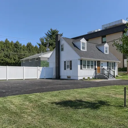 4Bd/2ba home Sleeps 8 *Newly Renovated* 2 minutes to all Hershey attractions!