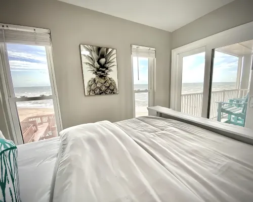 Topsail Paradise-Self Check-in and Steps to Beach! - Homestays