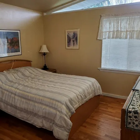 Home 5-7 minutes from Sea-Tac airport,