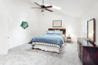 Beautiful, Open, Light Filled Home Close to University of Oregon Campus. - Bungalows