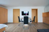 PJ Apartments & Wellness - Hot Tub & Sauna - Free Parking - balcony