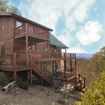 Antlers MountainLodge~ Beautiful Mountaintop Cabin in the Smoky Mountains