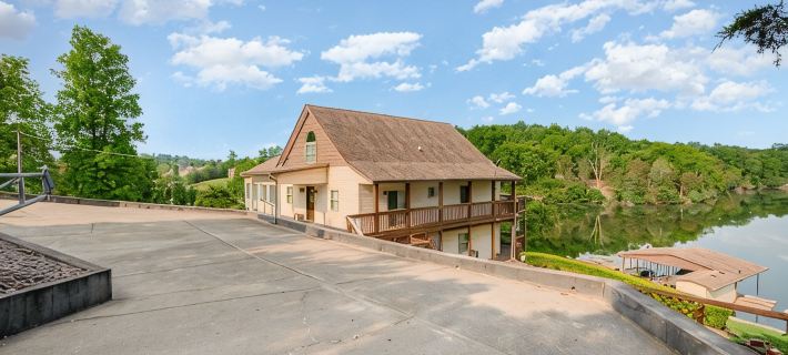 Beautiful Lakefront Home, Private Dock, Sleeps 16, 12 minutes to Ark Encounter Hotels in Williamstown