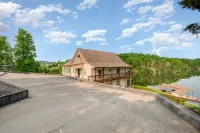 Beautiful Lakefront Home, Private Dock, Sleeps 16, 12 minutes to Ark Encounter - 4-Star