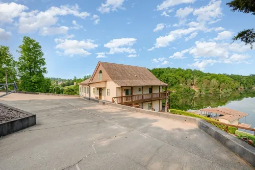 Beautiful Lakefront Home, Private Dock, Sleeps 16, 12 minutes to Ark Encounter - 4-Star