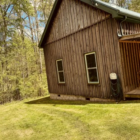 3 bedroom 1 full bath cabin 10 minutes from Cave Run Lake
