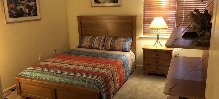Beautiful, Spacious Riverside Condo with River & Mountain Views Hotel di Edwards